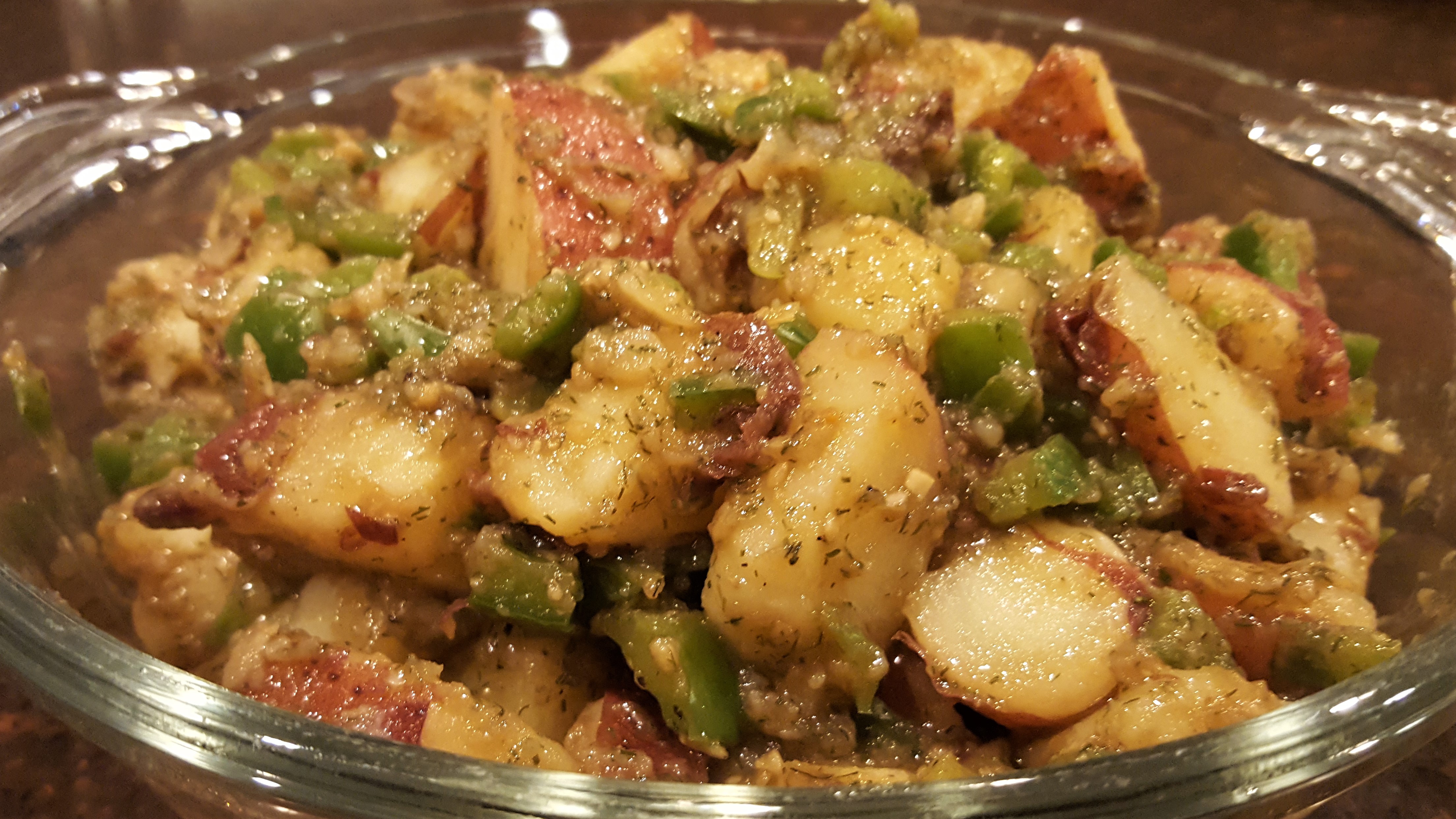 Balsamic Dill Red Potato Salad with no eggs or mayonnaise! Perfect for a party! potato salad