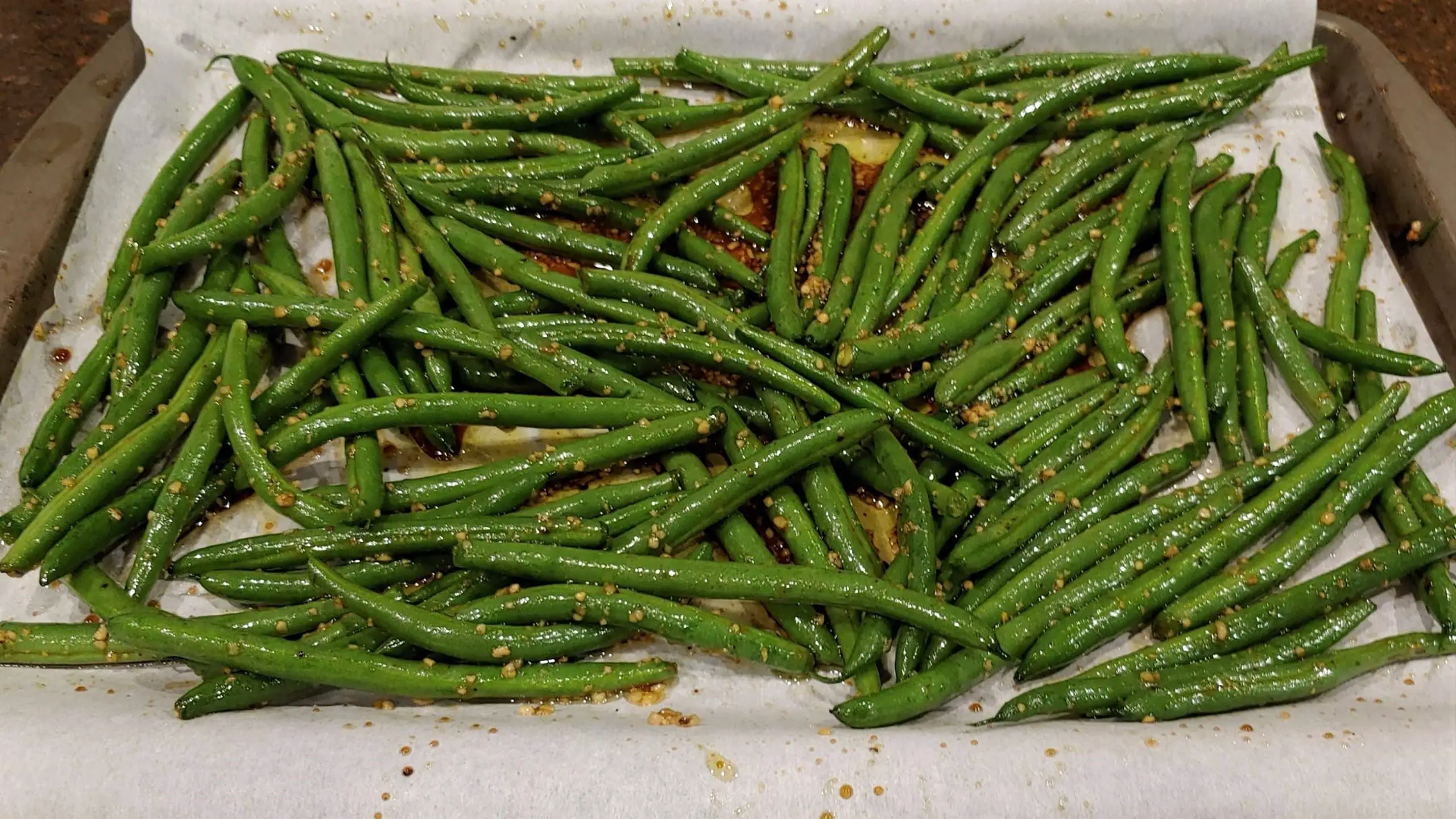 Balsamic Marinade smothered over Fresh Green Beans - Dining in with Danielle