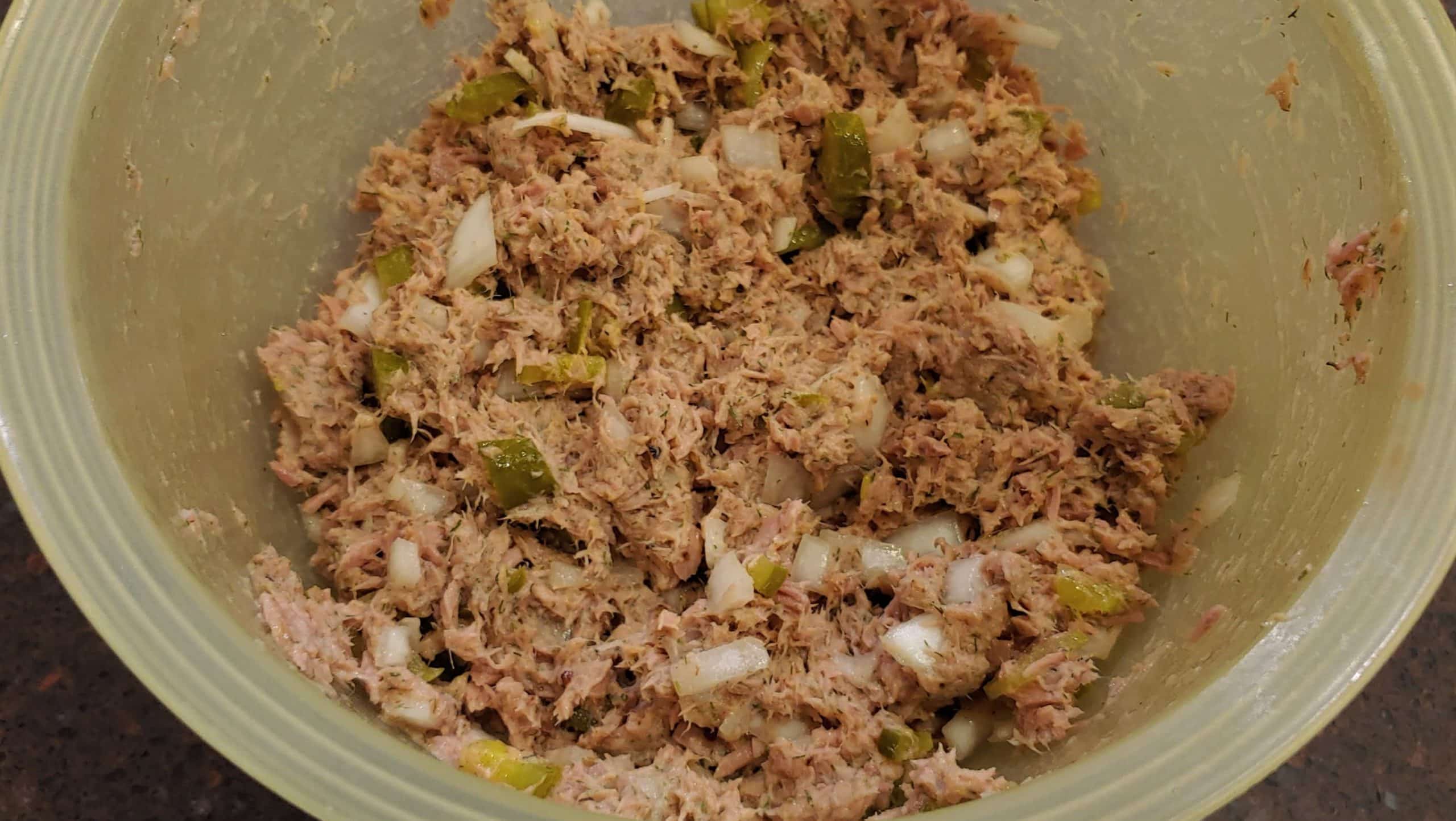 Tuna salad with romaine lettuce - Dining in with Danielle