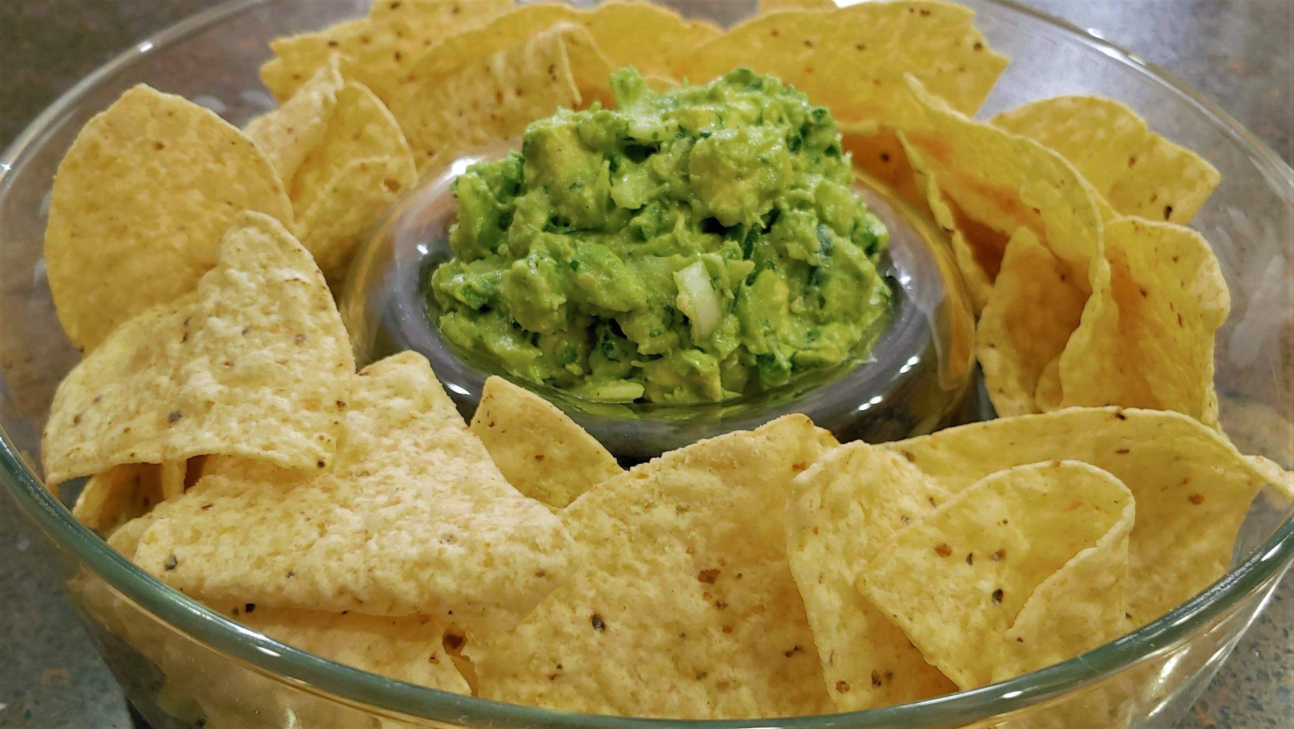 Chunky Spicy Guacamole Dip! Guacamole - Dining in with Danielle