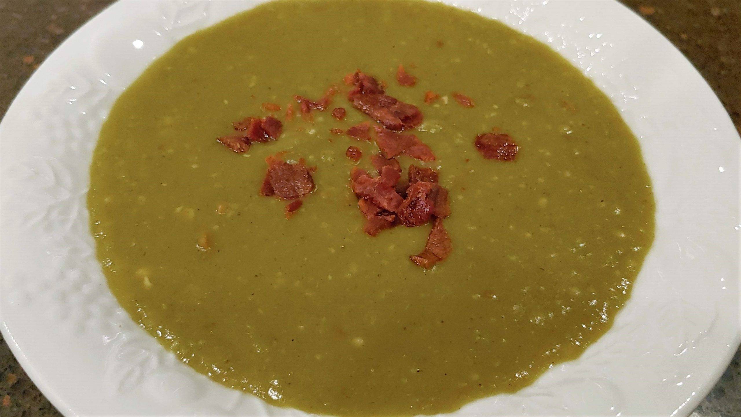 Creamy Slow Cooker Bacon Split Pea Soup! Split pea soup - Dining in with Danielle