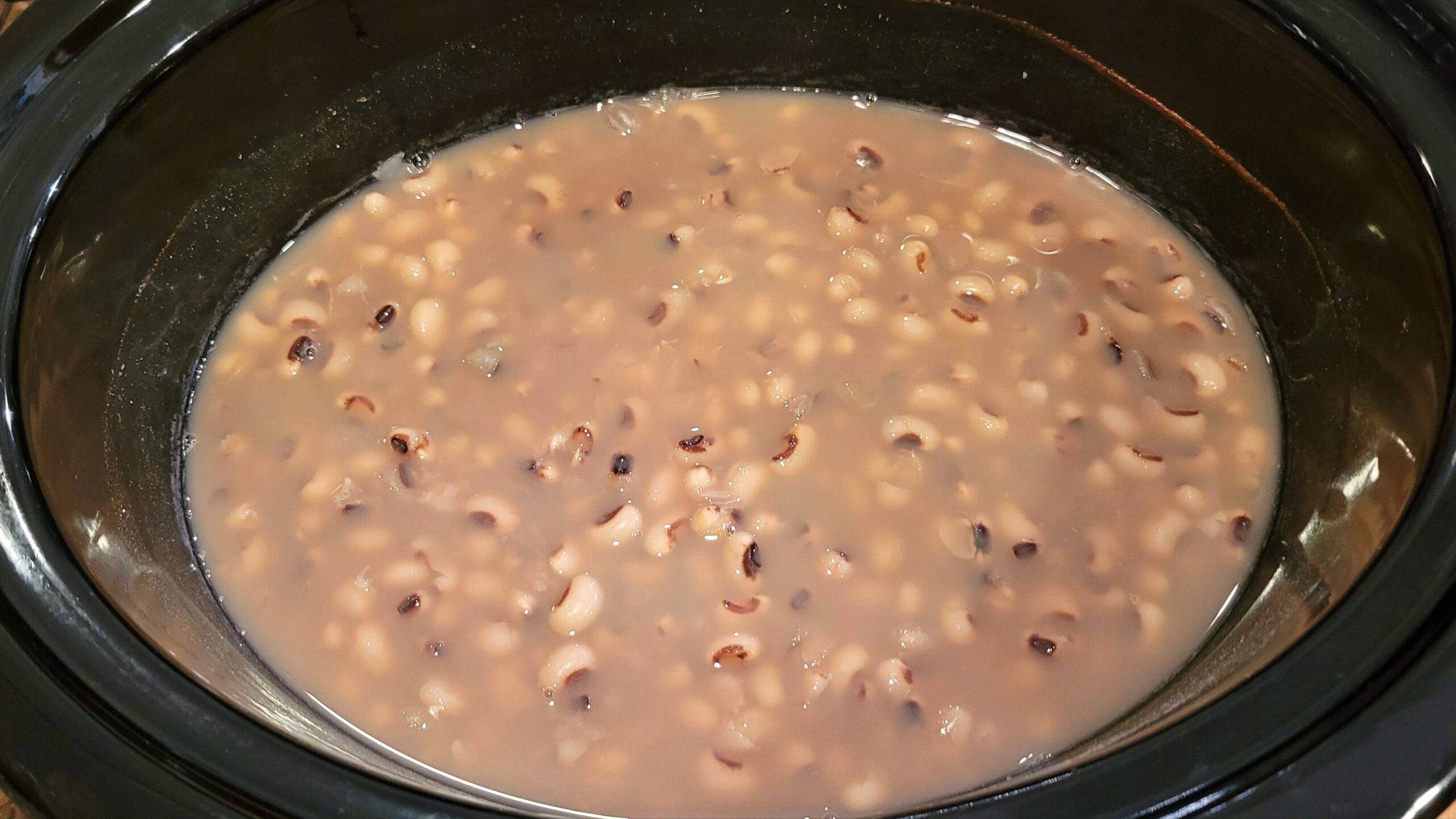 Slow Cooker Black Eyed Pea Chili cooked dry beans! Slow Cooker Black Eyed Peas - Dining in with Danielle